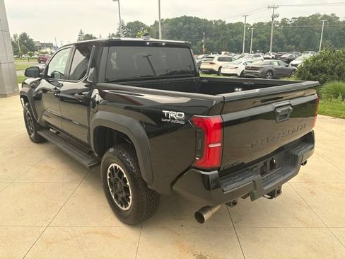 Used 2024 Toyota Tacoma TRD Off-Road AWD/4WD image 5
