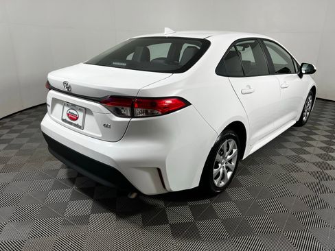 Certified 2025 Toyota Corolla LE image 5