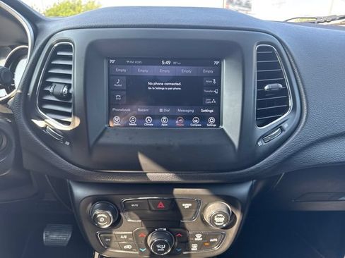 Used 2017 Jeep Compass Latitude w/ Popular Equipment Group AWD/4WD image 19