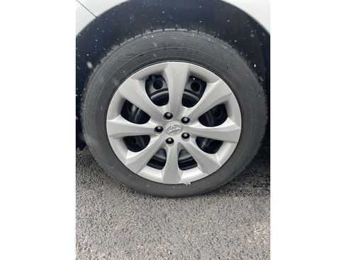 Used 2025 Toyota Corolla LE image 23