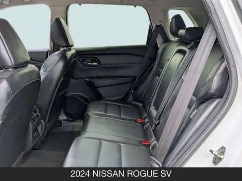 Used 2024 Nissan Rogue SV w/ SV Premium Package FWD image 17
