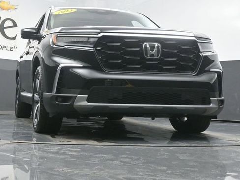 Used 2023 Honda Pilot Touring image 3