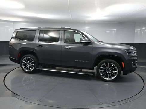 Used 2022 Jeep Wagoneer Series III w/ Premium Group I AWD/4WD image 4