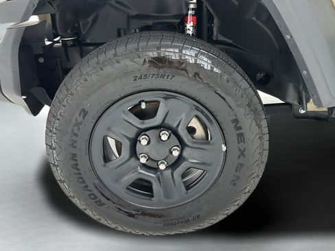 Used 2025 Jeep Wrangler Unlimited Sport AWD/4WD image 9
