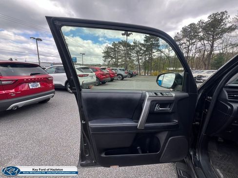 Used 2018 Toyota 4Runner SR5 Premium image 32