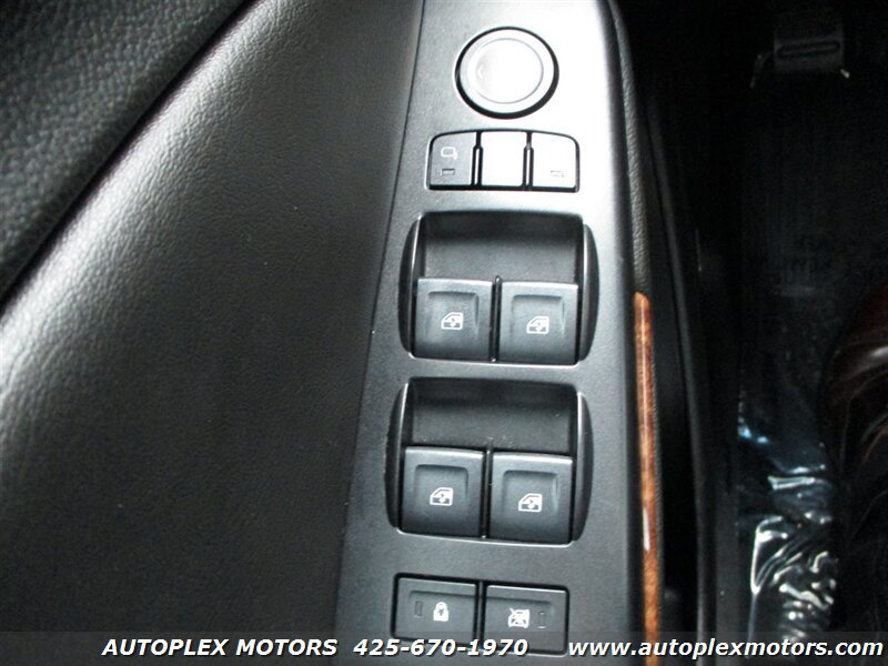 Used 2018 Chevrolet Suburban Premier AWD/4WD image 34