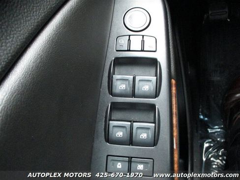 Used 2018 Chevrolet Suburban Premier image 34