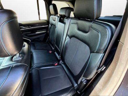 Used 2024 Jeep Grand Cherokee Trailhawk image 18