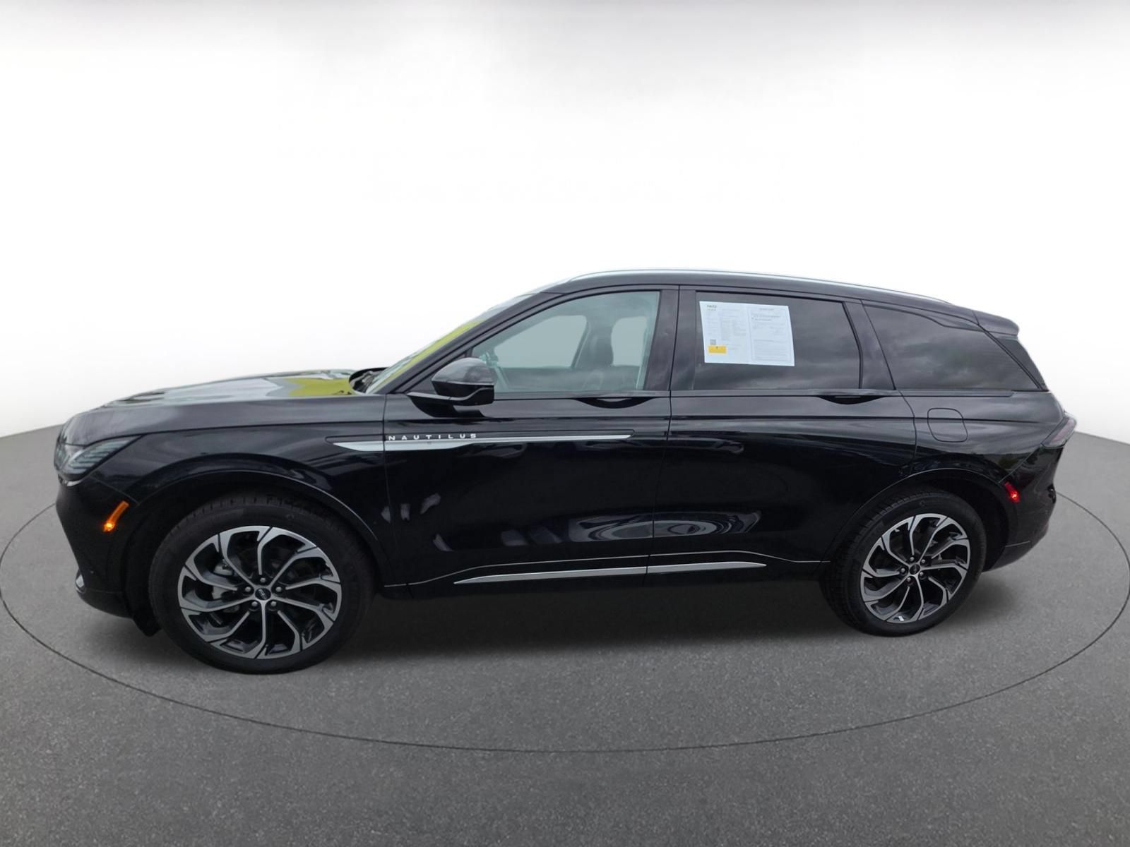 Used 2024 Lincoln Nautilus Reserve AWD/4WD image 4