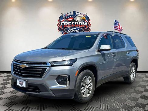 Used 2023 Chevrolet Traverse LT AWD/4WD image 2