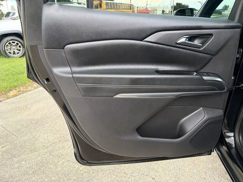 Used 2024 Chevrolet Traverse LT FWD image 15