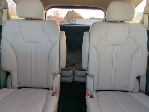 Certified 2025 Kia Sorento SX image 22