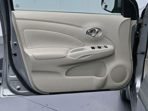 Used 2013 Nissan Versa SV w/ Convenience Pkg image 10