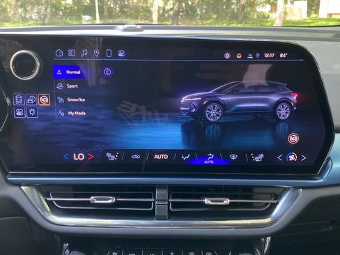 Used 2025 Chevrolet Equinox EV LT image 23