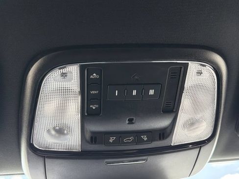 Used 2024 Dodge Durango GT RWD image 19