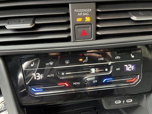 Used 2025 Volkswagen Jetta SE image 24