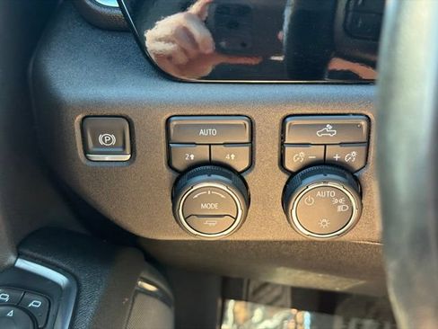 Used 2024 Chevrolet Silverado 1500 LT AWD/4WD image 36