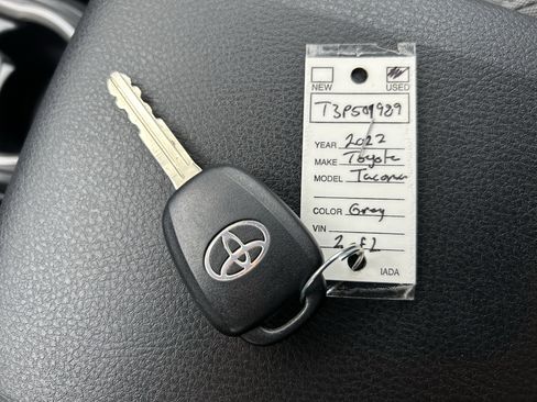 Used 2022 Toyota Tacoma SR AWD/4WD image 32