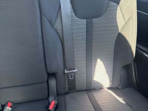 Used 2023 Kia Sorento LX FWD image 5