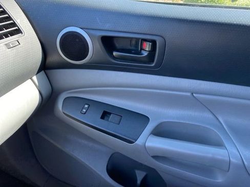 Used 2015 Toyota Tacoma PreRunner image 28