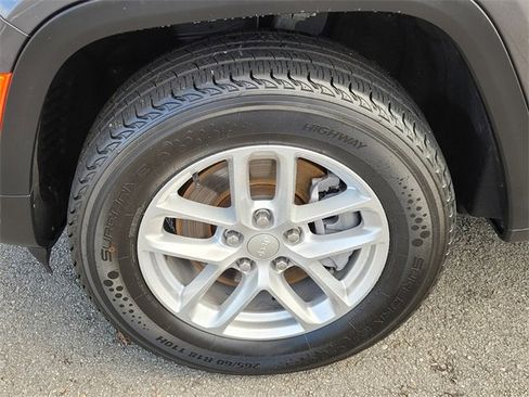 Used 2023 Jeep Grand Cherokee L Laredo image 19