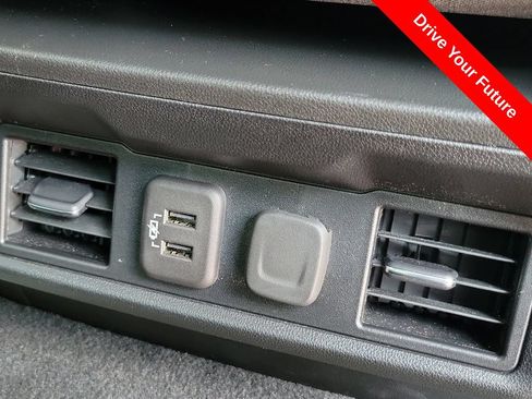Used 2021 Chevrolet Silverado 1500 LT RWD image 23