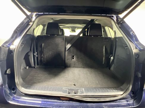 Used 2021 Toyota Highlander XLE FWD image 33
