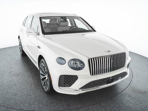 Used 2025 Bentley Bentayga Extended Wheelbase image 9