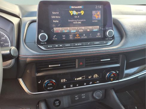 Used 2025 Nissan Rogue SV image 25