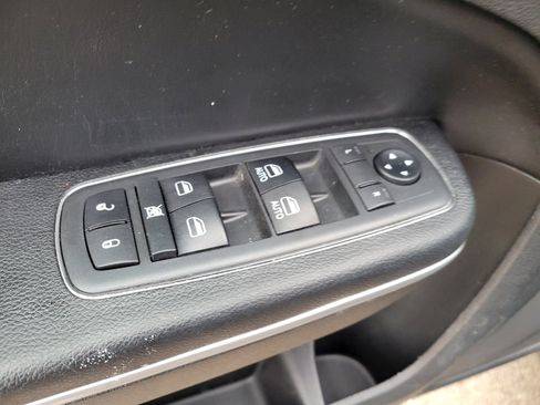 Used 2019 Chrysler 300 Touring w/ Sport Appearance Package image 19