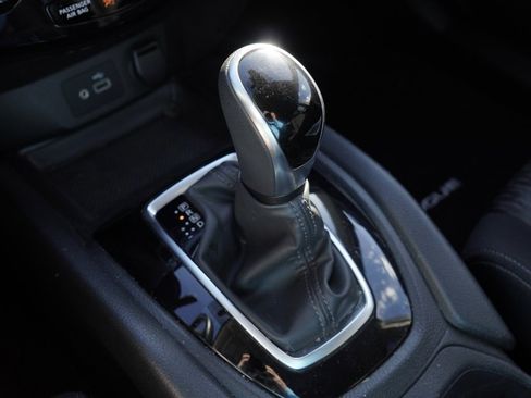 Certified 2020 Nissan Rogue SV image 15