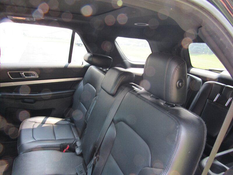 Used 2016 Ford Explorer XLT w/ Equipment Group 202A AWD/4WD image 13