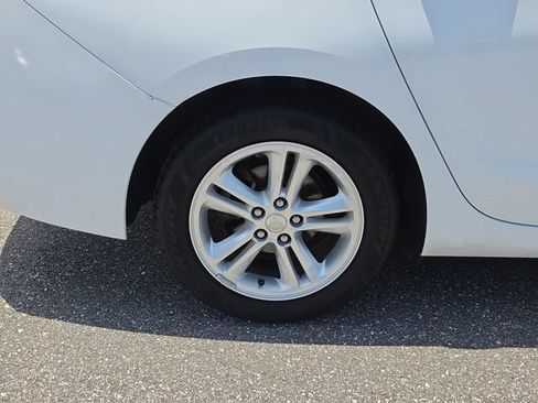 Used 2017 Chevrolet Cruze LT FWD image 5