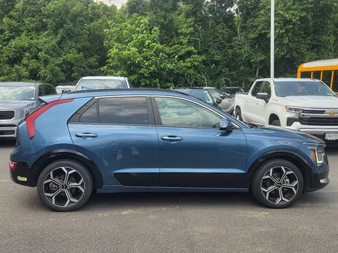 Used 2023 Kia Niro SX Touring FWD image 3
