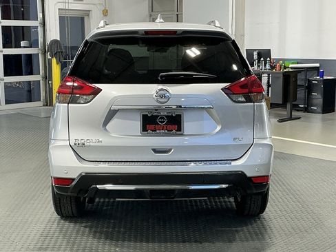 Used 2020 Nissan Rogue SV image 31