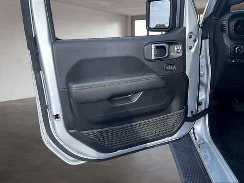 Used 2023 Jeep Wrangler Unlimited Sahara AWD/4WD image 19