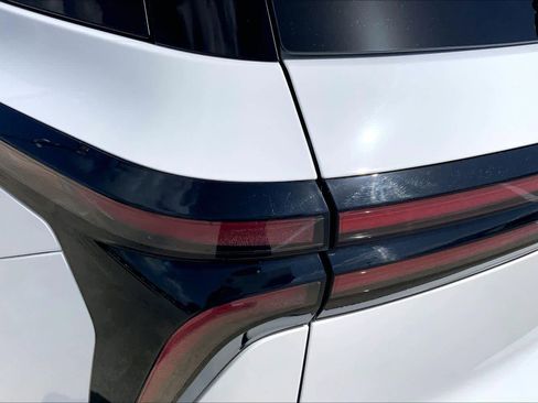 Used 2025 Chevrolet Traverse LT FWD image 26