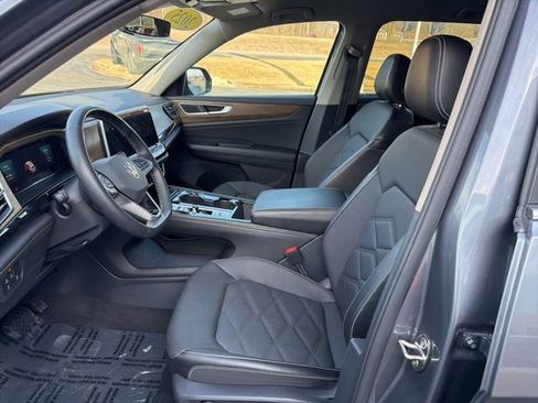 Used 2025 Volkswagen Atlas SE image 10