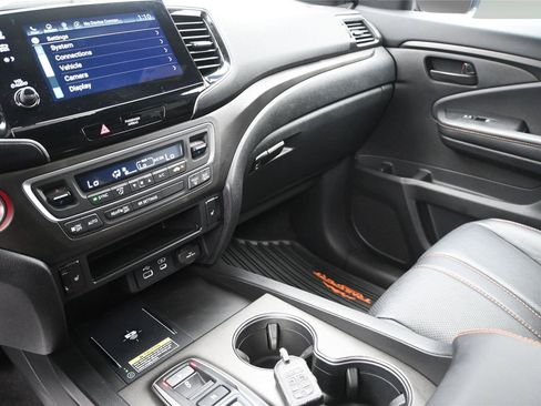 Certified 2025 Honda Passport TrailSport image 4