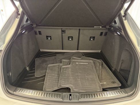 Certified 2026 Porsche Macan AWD/4WD image 28