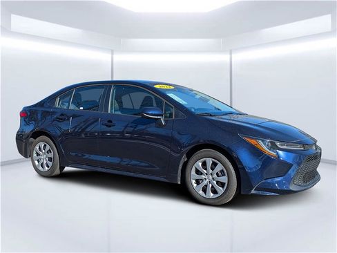 Used 2022 Toyota Corolla LE image 1