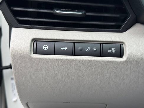 Certified 2021 Nissan Altima 2.5 SV w/ SV Premium Package FWD image 18