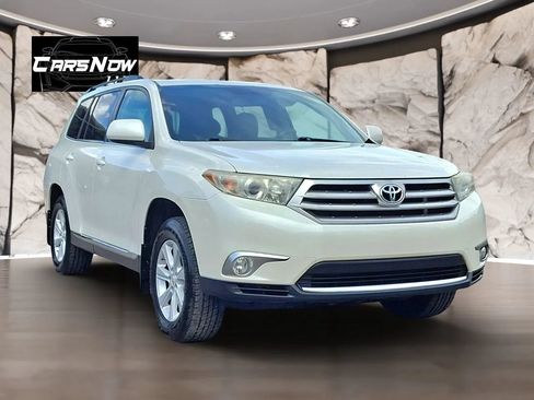 Used 2012 Toyota Highlander FWD w/ Tech Pkg image 1