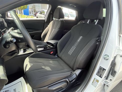 Used 2025 Hyundai Elantra Sport FWD image 17