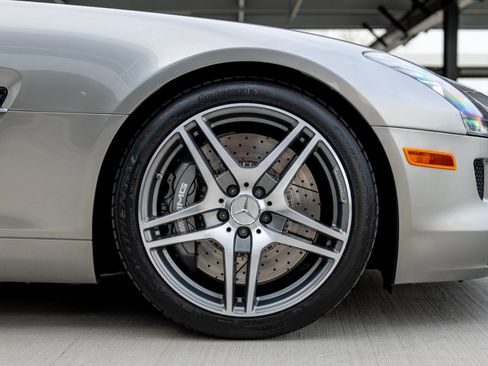 Used 2011 Mercedes-Benz SLS AMG Coupe image 32