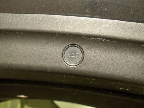 Used 2020 Tesla Model Y Long Range image 6