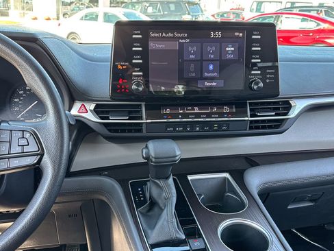 Used 2023 Toyota Sienna LE image 21