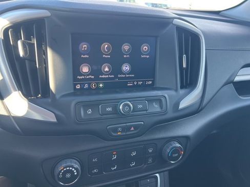 Used 2024 GMC Terrain SLE image 9