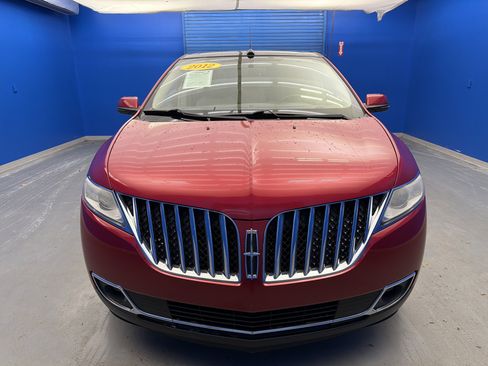 Used 2012 Lincoln MKX FWD image 3