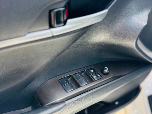 Used 2023 Toyota Camry SE image 5